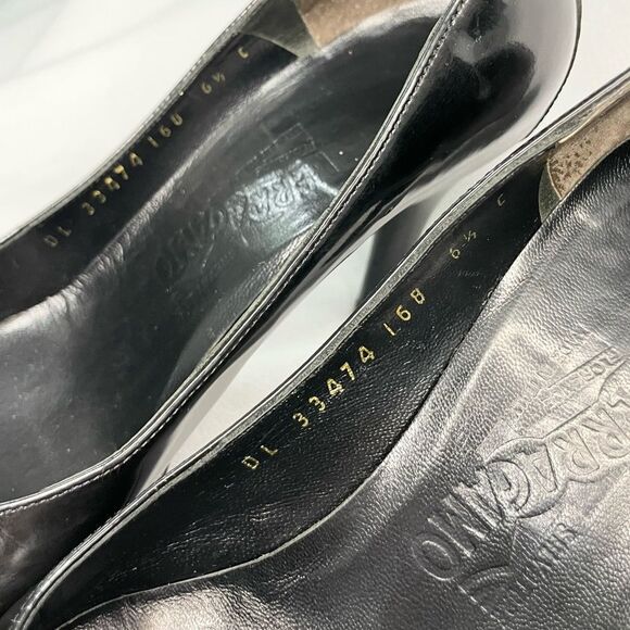 Salvatore Ferragamo Black Patent Leather pumps - Picture 10 of 11